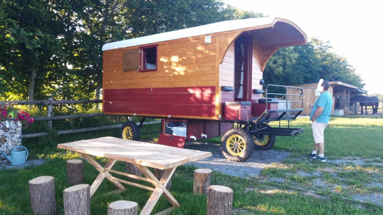 Veritable Roulotte Hippomobile "La Bailleul" Mentheville Luaran gambar